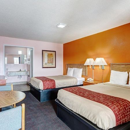 Regency Inn Fayetteville Экстерьер фото