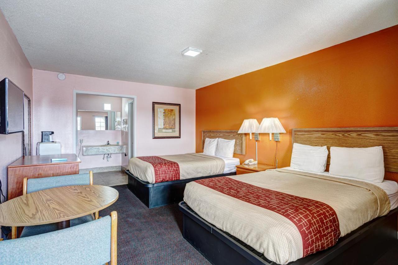 Regency Inn Fayetteville Экстерьер фото