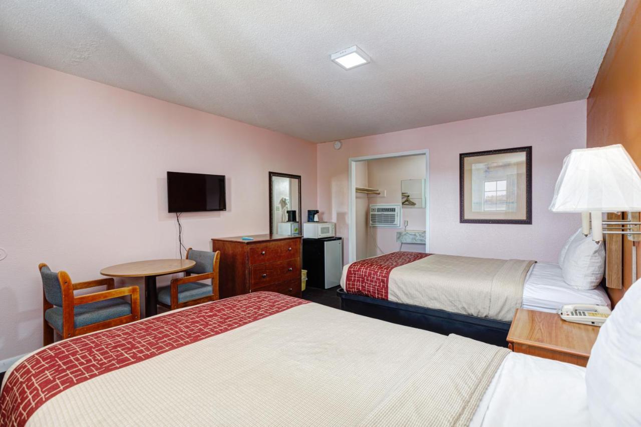 Regency Inn Fayetteville Экстерьер фото