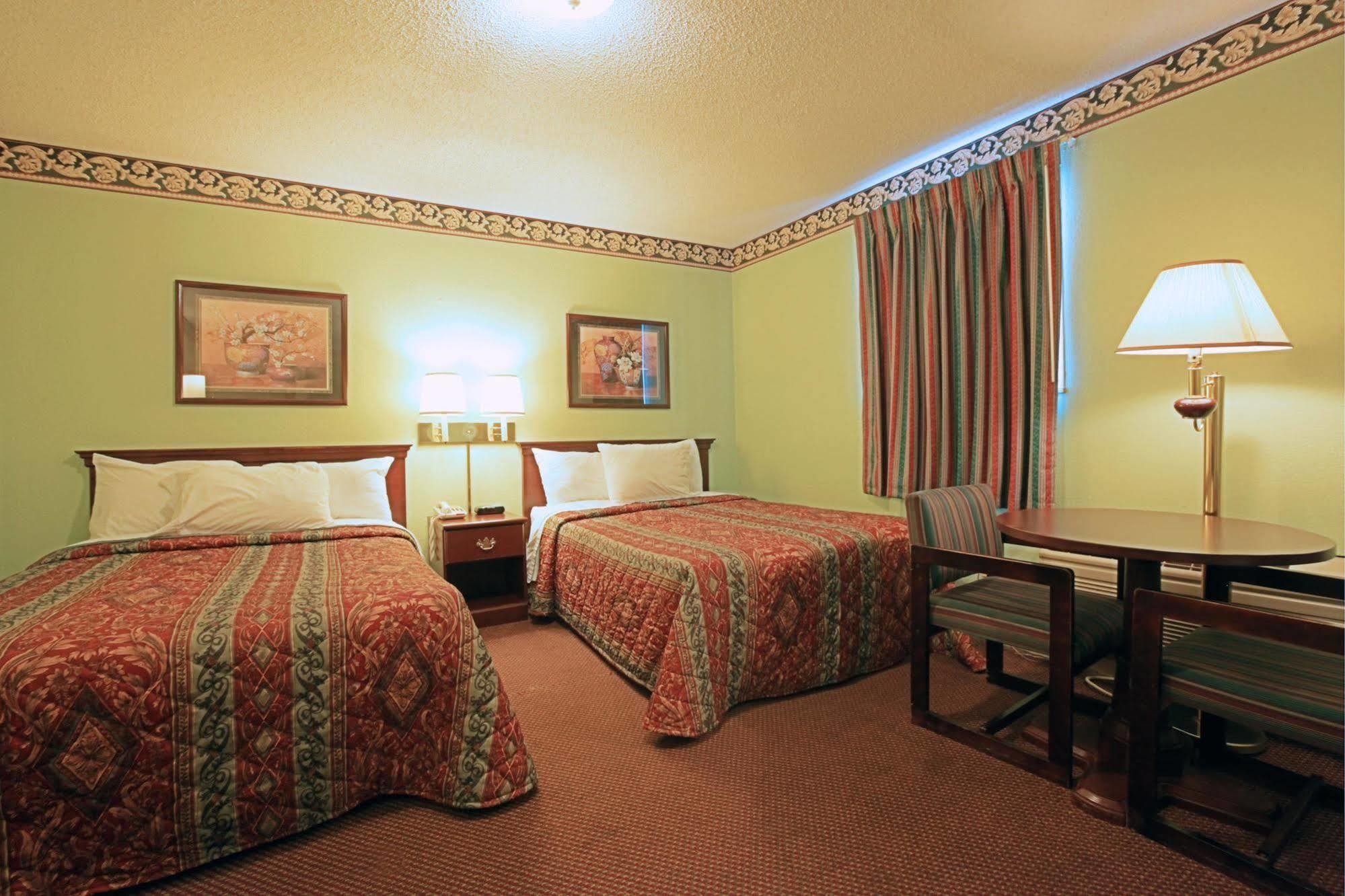 Regency Inn Fayetteville Номер фото