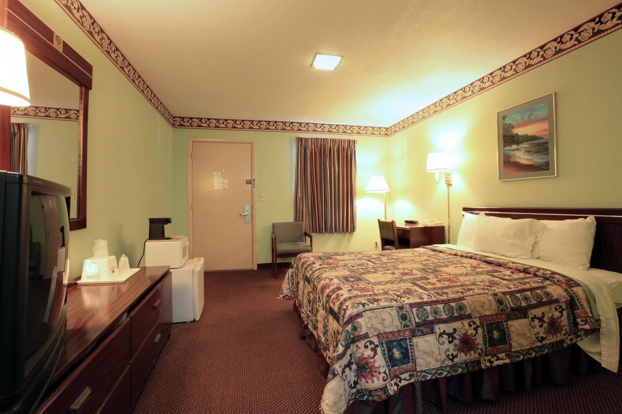 Regency Inn Fayetteville Номер фото