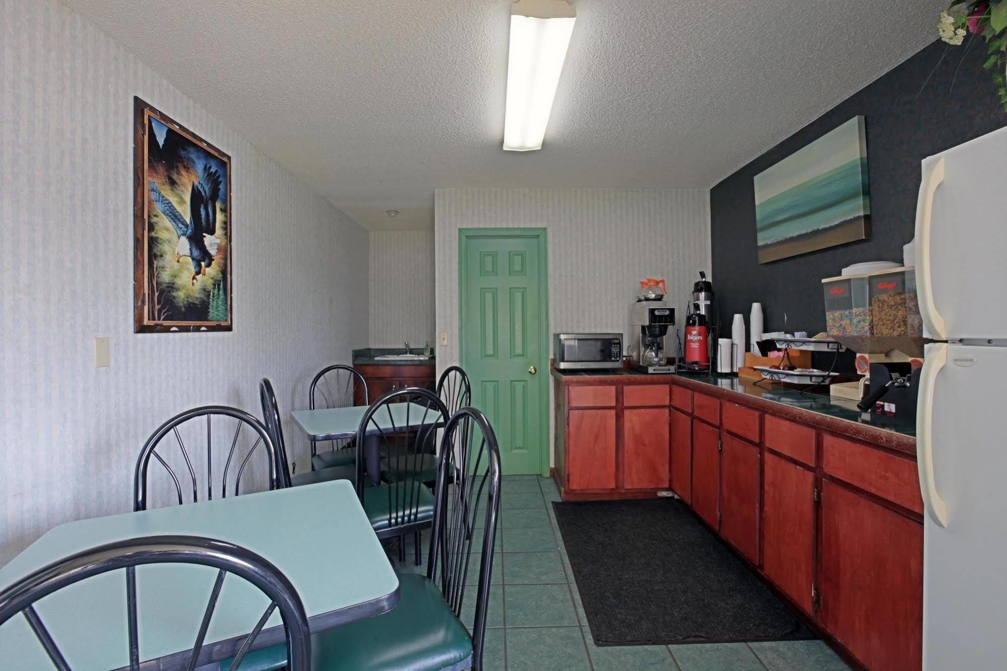 Regency Inn Fayetteville Ресторан фото